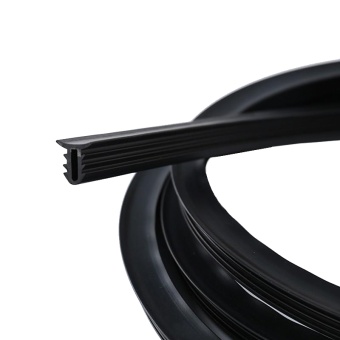 Уплотнитель между приборной панелью и лобовым стеклом  